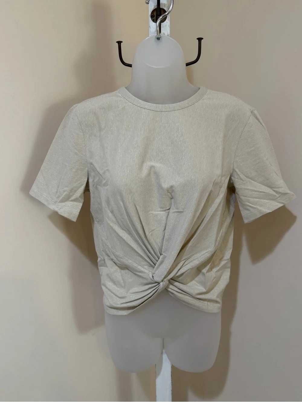 NWOT LULULEMON CRESCENT TEE TWIST FRONT WAIST LENGTH TOP IN BONE SHIMMER SIZE 4